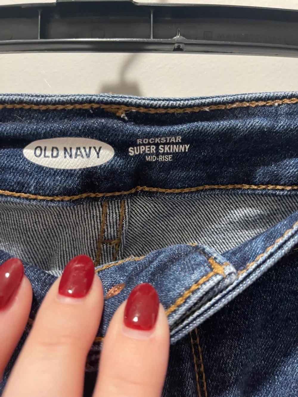 Old Navy Mid-Rise Rockstar Super Skinny Jeans - Picture 4 of 4